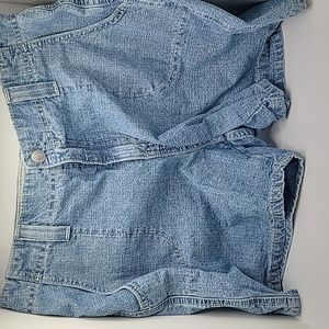 Woman's shorts size 8